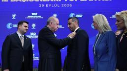 Son dakika...9 belediye başkanı AK Parti'ye katıldı! Rozetlerini Erdoğan taktı