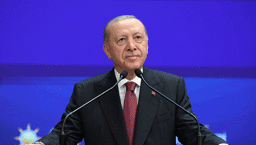 Son dakika... İzmir AK Parti'ye geçti! Cemil Tugay'ın rozetini Cumhurbaşkanı Erdoğan taktı