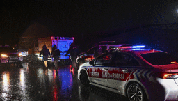 İstanbul'da otomobil sele kapıldı: Kayıp 2 kişi aranıyor