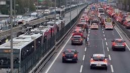 İstanbul'da akşam saatlerinde derbi trafiği! Ana arterlerde trafik durma noktasında