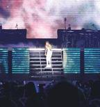 SEN NEYMİŞSİN JUSTIN BIEBER!