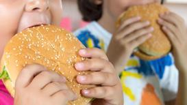 Çocuklarda fazla yeme ya da obezitenin altında duygusal açlık yatıyor olabilir