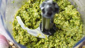 Evde katkısız pesto sosu nasıl yapılır?