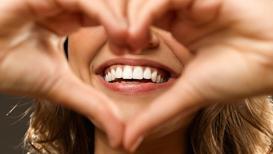 Gülüş tasarımı doğal dişlere zarar verir mi?