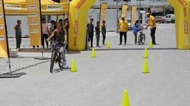 Deprem bölgesinde çocuklar için bisiklet istasyonları