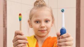 Elektrikli diş fırçası ne zaman kullanılmalı? ‘Travma oluşturabilir’
