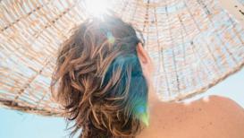 Plajdayken saçlarınızı nasıl korursunuz? Denize girmeden önce bunları yapın