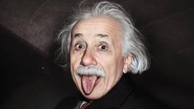 Einstein 'Yeter' dedi, meşhur pozunu verdi! Çıkardığı dilin değeri 4 milyon lira