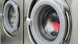 Çamaşır makinesi sallanıyorsa dikkat! İçindeki parçayı düzeltin, sorunsuz çalışıyor