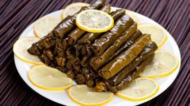 Dünden kalan sarma ilk günkü gibi olacak! Böyle saklayın, dibindeki su lezzeti katlıyor