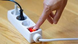 İşiniz bitince üç cihazı fişten çekin! Elektriği vampir gibi emiyor, faturayı uçuruyor