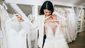 Gelinlik almadan önce bu hataya düşmeyin! Her şey kumaşta belli oluyor