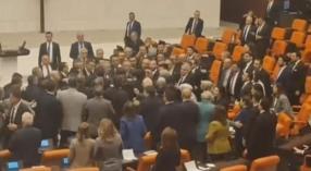 TBMM'de 'Ekrem İmamoğlu' gerginliği! CHP'li Başarır şişe fırlattı