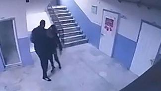 Öğrenciyi merdivenlerden iten okul müdürü gözlatına alındı