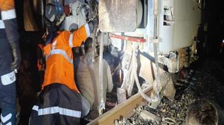 Balıkesir'de facianın eşiğinden dönüldü! Yolcu treni raydan çıktı