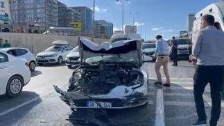 Beylikdüzü'nde zincirleme kaza! Yaralılar var