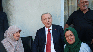 Cumhurbaşkanı Erdoğan, Rize'de komşularını ziyaret etti