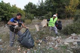 Sarnıç'ta 15 kamyon moloz ve evsel atık toplandı