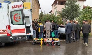 Ambulans otomobille çarpıştı: 4 yaralı