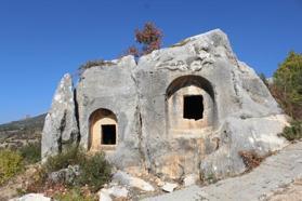 Karaman'daki 'İkizin Kaya Mezarlığı'na yoğun ilgi