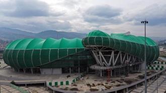 Bursaspor'un stadyumunda timsahın kafası tamamlanıyor