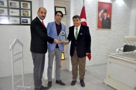 Kaymakam Tortop'a plaket