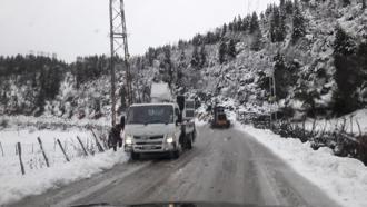 Kar yağışının etkili olduğu köylerde çalışmalar sürüyor