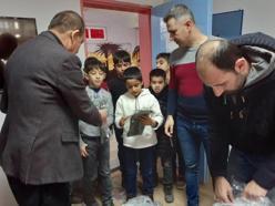 İş insanında öğrencilere atkı ve bere