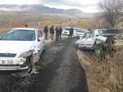 Adıyaman’da iki otomobil çarpıştı: 4 yaralı