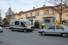 Eşinin bıçakladığı kadın polise sığındı