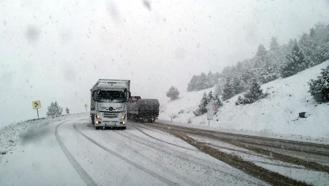 Antalya- Konya yolunda kar yağışı