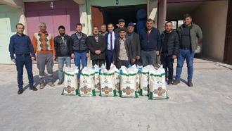 Altunhisar'da çiftçilere 1 ton kuru fasulye tohumu dağıtıldı