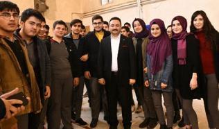Elbistan Belediyesi’nden üniversite adaylarına ücretsiz eğitim seti
