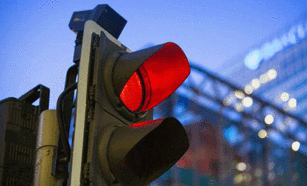 Araç İle Kırmızı Işıkta Geçmenin Cezası Nedir? 2024 Kırmızı Işık İhlali Cezası