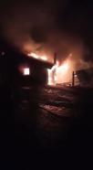 Karasu'da tek katlı ev alev alev yandı