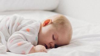 Bebeklerde yastık kullanma hakkında bilgiler