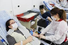 Kızılay’ın ‘İyi ki varsın kan dostum’ kampanyasına kan ve kök hücre bağışı