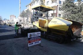 Araç ve yaya yollarında yenileme çalışmaları devam ediyor