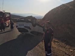 Bingöl'de takla atan otomobilin sürücüsü yaralandı