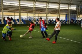 Özel çocuklar Tuzla Belediye Başkanı Yazıcı’yla halı saha maçı yaptı