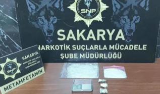 İstanbul’dan Sakarya’ya satmak için getirdikleri uyuşturucuyla yakalandılar