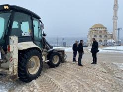 Yayladağı'nda kar yağışı nedeniyle 21 mahalle yolu ulaşıma kapandı