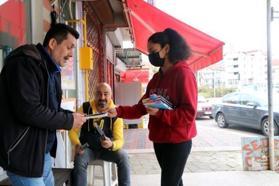 Öğrenciler, okuyup biriktirdikleri kitapları hediye etti