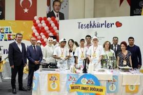 Bergama'da özel eğitim sınıfları öğrencilerinin yaptıkları yemekler yarıştı