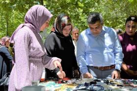 Ergani’de kadın kursiyerler ürettiklerini sergiledi