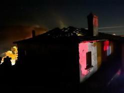 Patlıcan közlerken evi yaktı