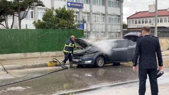 Sinop’ta seyir halindeki otomobil yandı