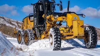 Sason'da kar yağışı nedeniyle kapanan köy yolları açıldı