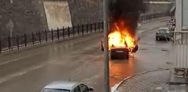Gümüşhane'de otomobil alev alev yandı