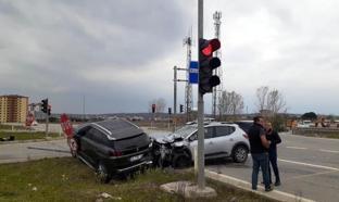 Tekirdağ'da otomobillerin çarpıştığı kazada 3 kişi yaralandı